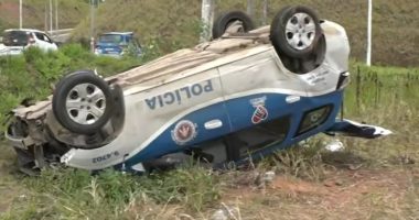 Artigo: Policiais ficam feridos após viatura capotar durante perseguição em Cajazeiras