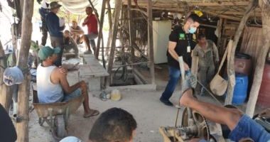 Artigo: Ação resgata 25 pessoas em condições de escravidão em garimpos no interior da Bahia