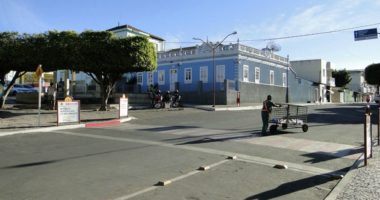 Artigo: Caetité: decreto proíbe funcionamento de bares, restaurantes e casas de evento