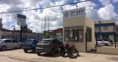 Artigo: Salvador: homem leva facada no pescoço após reclamar de barulho na porta de casa