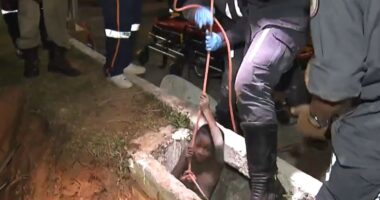 Artigo: Criança é resgatada após ficar presa por 3h em bueiro