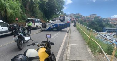 Artigo: PM perde controle e viatura capota em Salvador