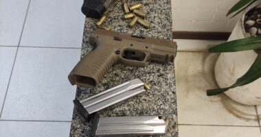 Artigo: Pistolas são apreendidas com dupla no bairro de São Cristóvão, em Salvador