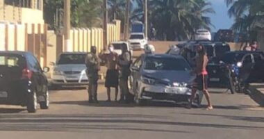 Artigo: Salvador: carro bate em poste na Juracy Magalhães