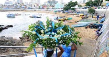 Artigo: Prefeitura determina fechamento da praia do Rio Vermelho durante festa de Iemanjá