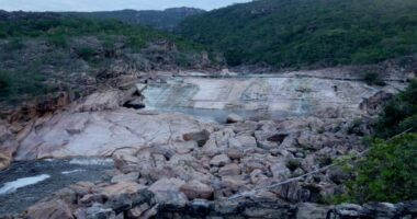 Artigo: Corpo de homem que desapareceu ao cair em poço de cachoeira é encontrado