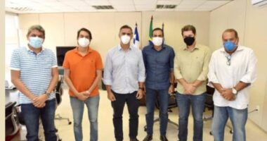 Artigo: Ex-prefeito de Poções pode trocar base de Rui por ACM Neto