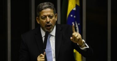 Artigo: Lira questiona se decisão do STF beneficia Lula ou Moro: “Lula merece”