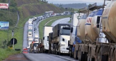 Artigo: Governo desmarca reunião com caminhoneiros e paralisação segue indefinida