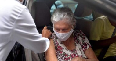 Artigo: Salvador: aplicação da 3ª dose segue para idosos com 80 anos ou mais