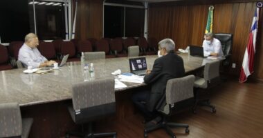 Artigo: Governador debate protocolo para volta às aulas com prefeitos