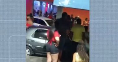 Artigo: PM interrompe festa de carnaval irregular na Liberdade, em Salvador