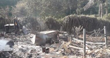 Artigo: Barra do Rocha: casa fica destruída após explosão de celular