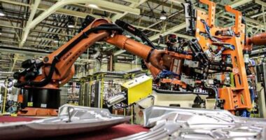 Artigo: Em meio à crise causada pela pandemia, montadoras paralisam produção no Brasil