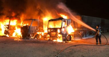 Artigo: Barreiras: incêndio atinge carretas em pátio de posto de combustível