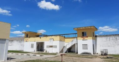 Artigo: Feira de Santana: detentas ficam feridas após internas atearem fogo em cela