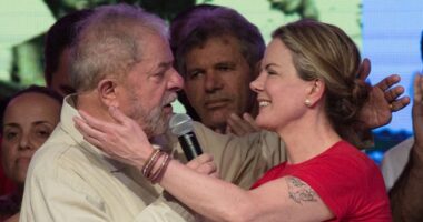 Artigo: Apoiadores do ex-presidente Lula comemoram decisão do STF