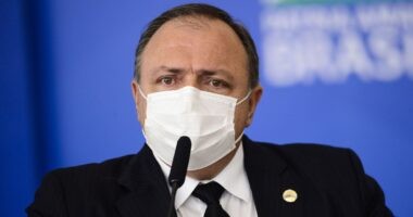 Artigo: Transferência do ex-ministro Pazuello para a reserva é publicada no Diário Oficial