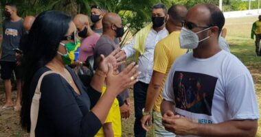 Artigo: Rebeca Martins participa de ato contra execução de PM