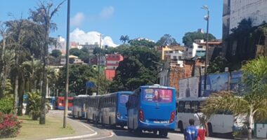 Artigo: Rodoviários de Salvador fazem protesto e bloqueiam acesso à Estação da Lapa