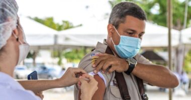 Artigo: Covid-19: Salvador começa a aplicar reforço em gestantes e puérperas