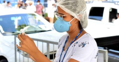 Artigo: Vacinação de trabalhadores da educação começa nesta quarta-feira (21) em Salvador