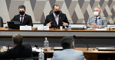 Artigo: Senadores desistem de convocação de Bolsonaro à CPI da Covid