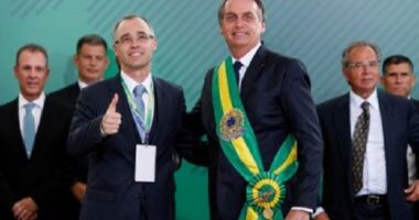 Artigo: Bolsonaro anuncia a líderes evangélicos que indicará André Mendonça para vaga no STF