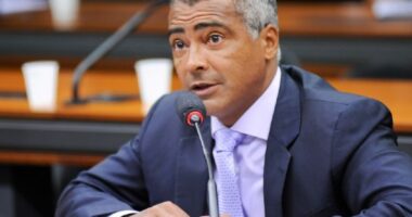 Artigo: O Globo: rompido com Bolsonaro, Romário sofre ataque de apoiadores