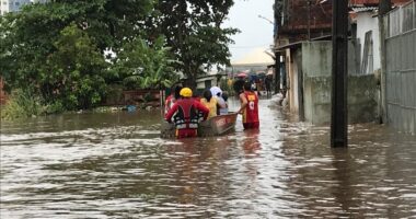 Artigo: Recém-nascido e idosos são resgatados por bombeiros durante chuvas em Salvador