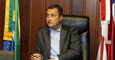 Artigo: PMs baianos que não se vacinaram contra a Covid-19 são afastados sem direito a salário