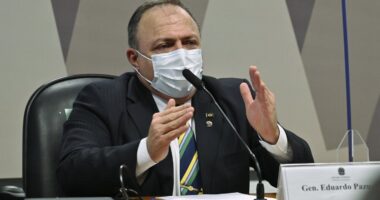 Artigo: Filha e sobrinhos de Pazuello receberam auxílio emergencial