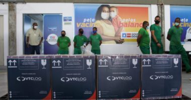 Artigo: Após atraso no envio, primeiro lote da vacina Pfizer chega à Bahia