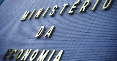 Artigo: Recadastramento de aposentados é suspenso até 30 de junho