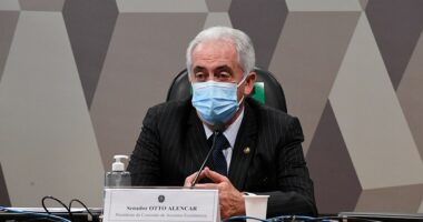 Artigo: Deputado diz que senador Otto Alencar não é médico e irrita colegas