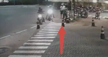Artigo: Criminosos fazem assaltos em motocicletas no Caminho das Árvores