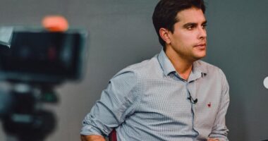 Artigo: Após chegada de Bolsonaro, Alexandre deve se filiar ao PL, diz site