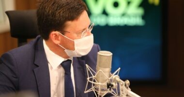 Artigo: João Roma diz que Auxílio Brasil paga R$ 400 a partir de dezembro