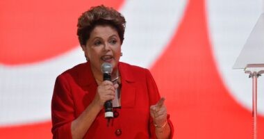 Artigo: Dilma inicia processo para assumir presidência de banco dos Brics