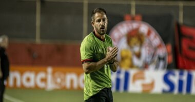 Artigo: Com sete derrotas em 16 jogos, Ramon deixa o comando do Vitória