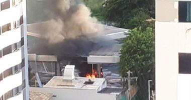Artigo: Carro explode enquanto é abastecido em posto de Salvador
