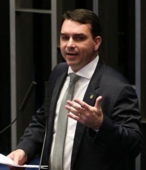 Artigo: Após pesquisa, líder da Ideia crava que Flávio já é o novo nome do bolsonarismo