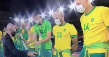 Artigo: Daniel Alves defende jogadores após polêmica com agasalhos do COB