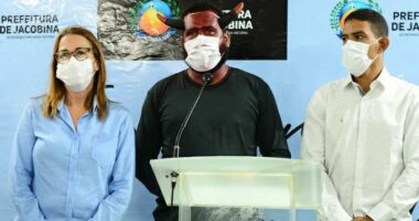 Artigo: Vestido de diabo, prefeito de Jacobina inaugura unidade de Saúde