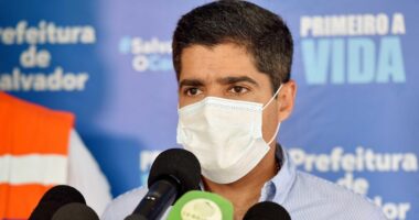 Artigo: Deputado anuncia saída do PSL após fusão com o DEM