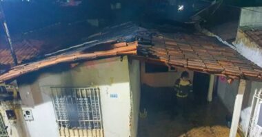 Artigo: Incêndio destrói casa em Barreiras; ninguém ficou ferido