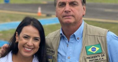 Artigo: Deputada bolsonarista propõe moção de aplausos a presidente