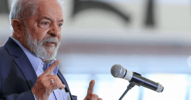 Artigo: Lula indica que ministro deve sair se não provar inocência