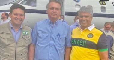 Artigo: Ex-aliado de Rui, Robinho posa com João Roma e Bolsonaro