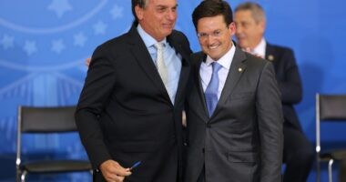 Artigo: Bolsonaro sanciona lei que viabiliza Auxílio Brasil, de João Roma